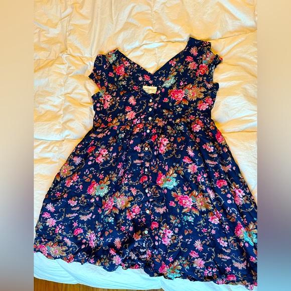 Flowery summer dress 🌼🌸☀️ - Picture 2 of 3